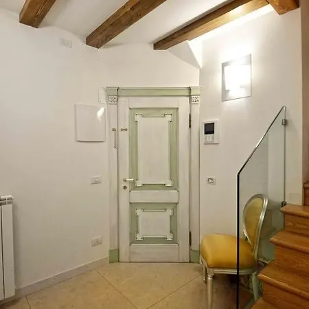 Via Sestiere Castello 5375 Apartamento *